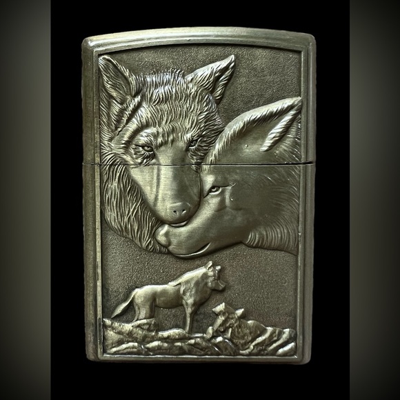 Vintage lighter - wolves - Picture 2 of 2